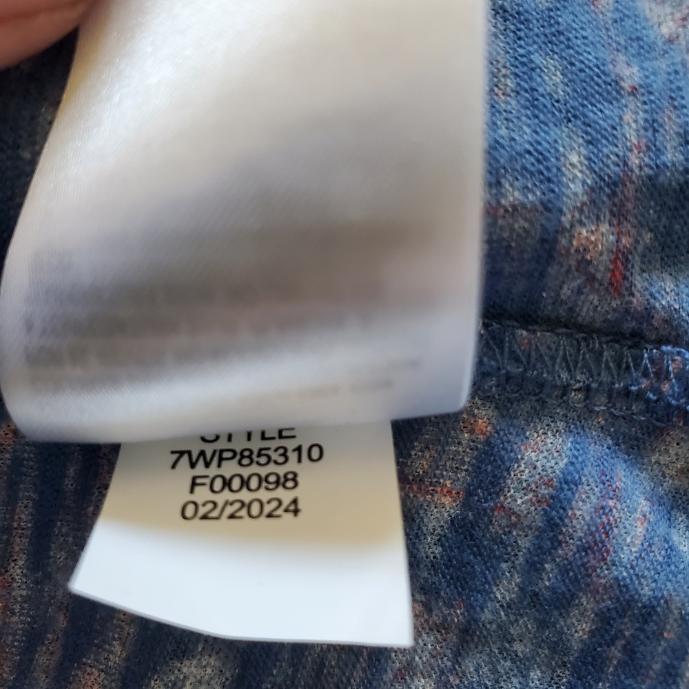 Lucky Brand Patterned Short Sleeve Top. Size Large - Picture 6 of 7